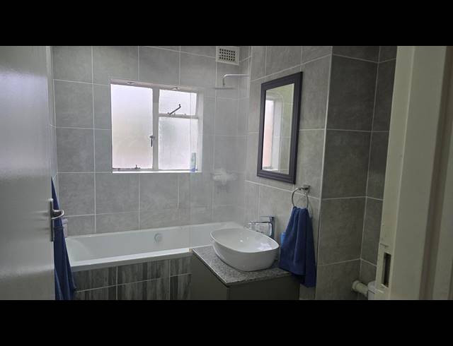 2 BEDROOM APARTMENT FOR SALE IN CLARENDON